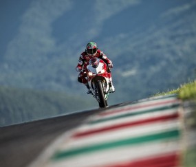 开云在线赛事平台-欧冠决赛之夜，浓眉关键战不手软