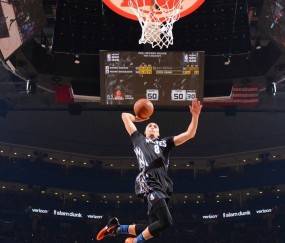 开云平台-锡安·威廉姆森的封神之战，鹈鹕抢七淘汰76人，新王当立